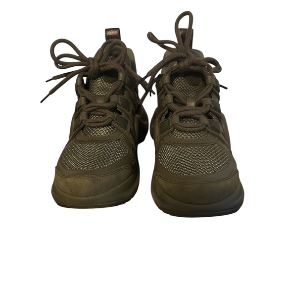 Louis Vuitton Women's Arclight Trainer - Picture 1 of 3
